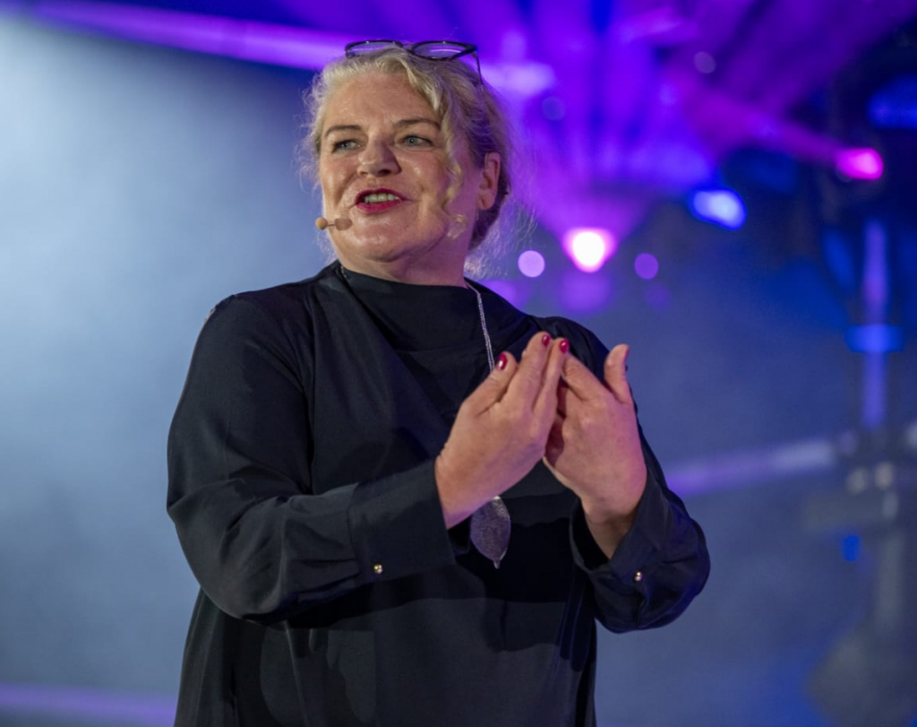 Cornelia Stöckmann als Speakerin