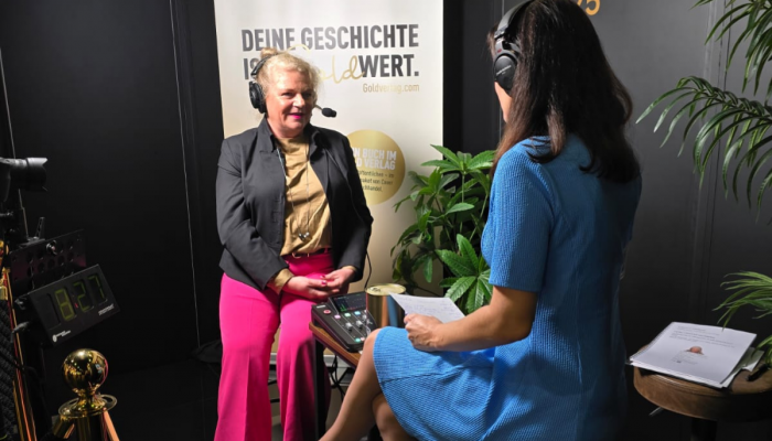 Cornelia Stöckmann beim interview auf der Frankfurter Buchmesse
